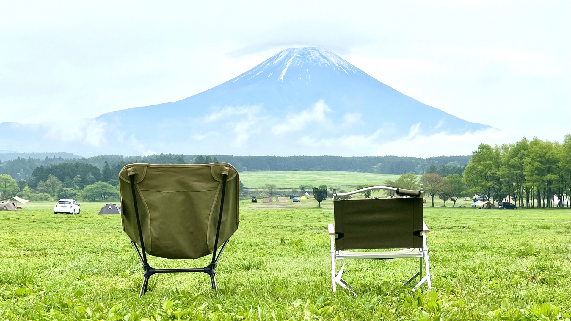 山と椅子